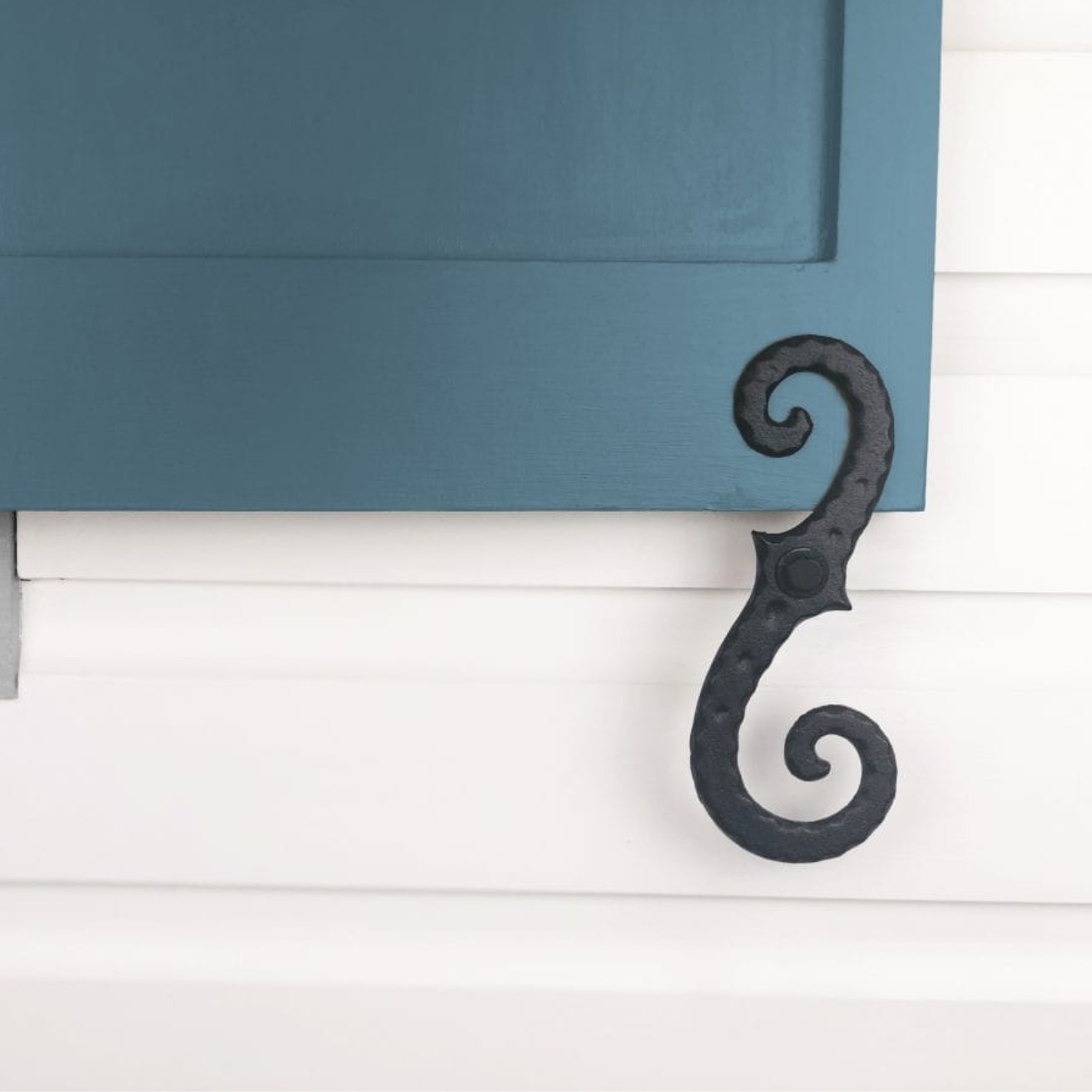 Shutter Dog Scroll with Lag | Large | 1 Pair